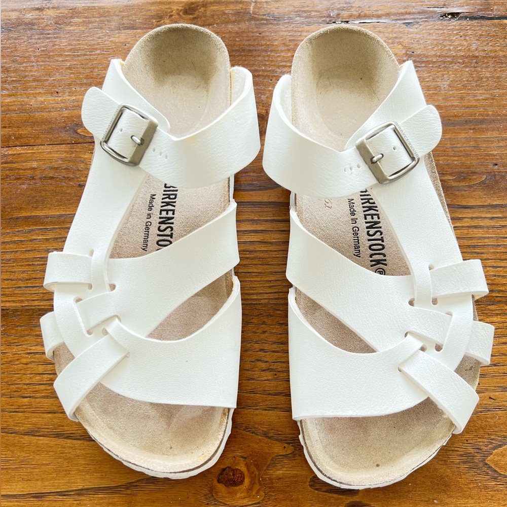 Birkenstock Pisa Sandal in White in like new condition size 40/US 9-9.5